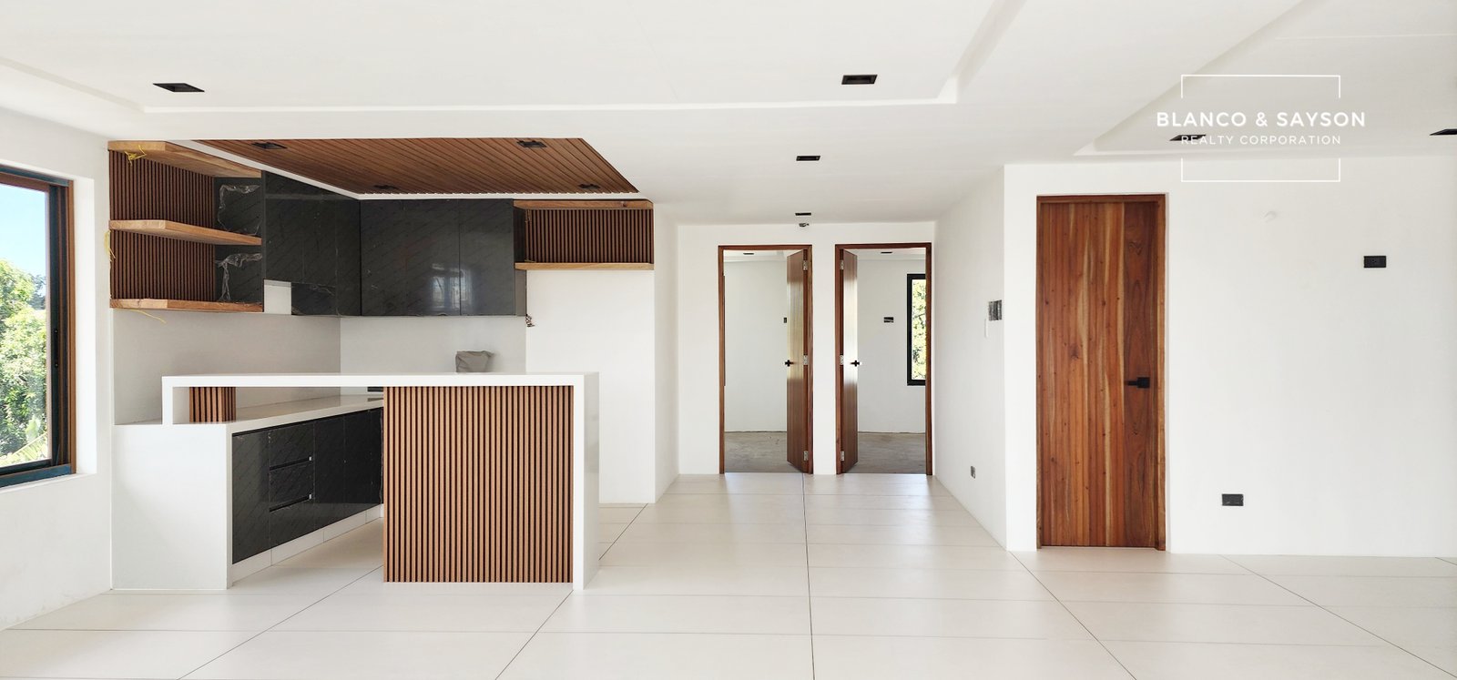 HL24-007 Modern & Spacious House And Lot